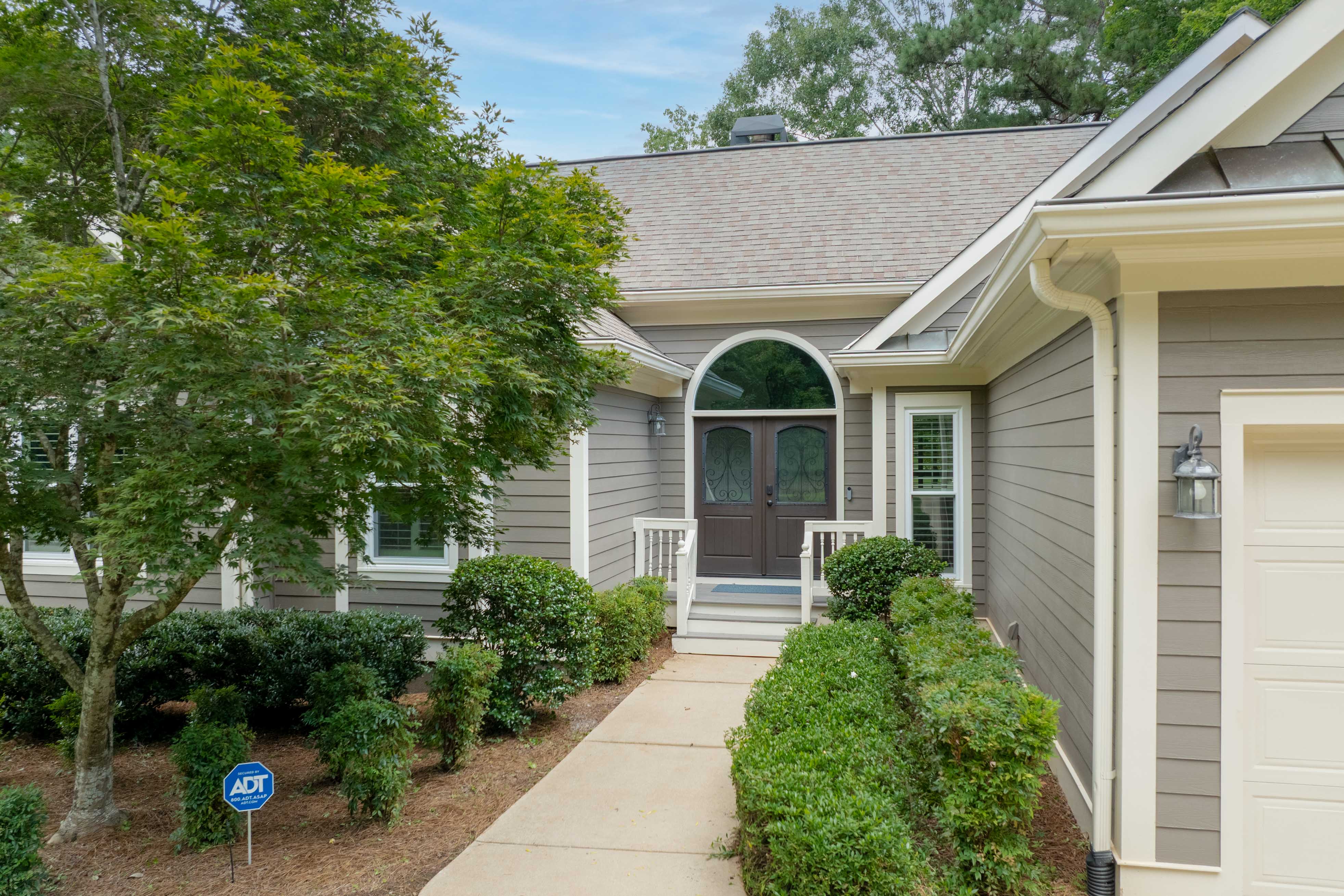 124 Oakton North image 18